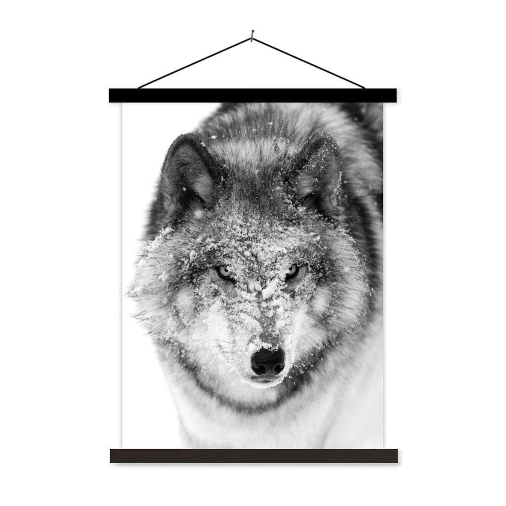 MuchoWow Textilposter Wolf mit verschneitem Kopf in schwarz-weiß 40x53 cm mit schwarzem Rahmen - Abbildung