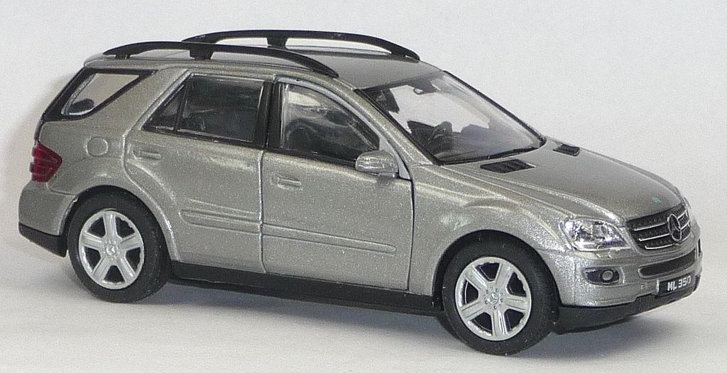 Mercedes Benz ML 350 Sammlermodell silber ca. 12cm Produktbild 