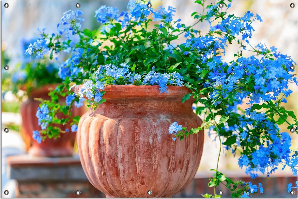 Wallario Outdoor-Poster für Garten oder Balkon, Motiv Blaue Blumen in einer Steinvase, in ca. 120 x 180 cm