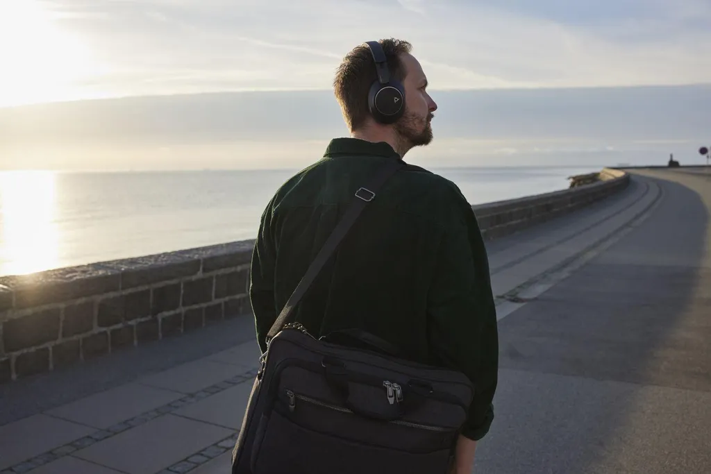 Casque Sans Fil Poly Voyager Surround 80 UC Micro Anti-Bruit Bluetooth