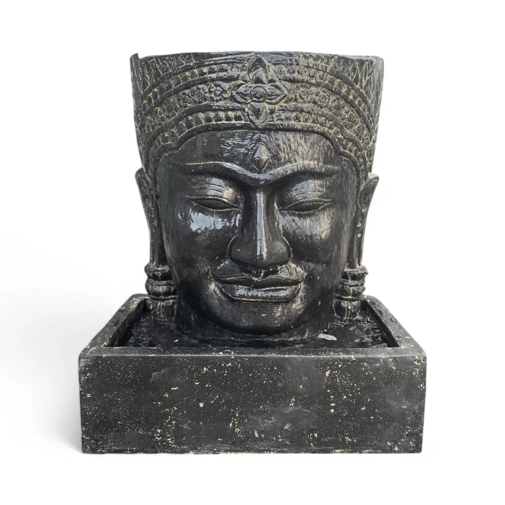 Aménager un Jardin Relaxant avec cette Fontaine Tête de Bouddha Khmer