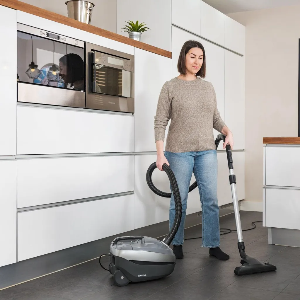 Aspirateur maison Nilfisk 650W spécial grandes surfaces et confort - 6