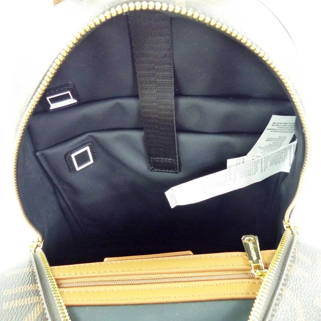 Recensione Zaino Valentino Bags Regina Re: Funzionalità e Lusso - 6