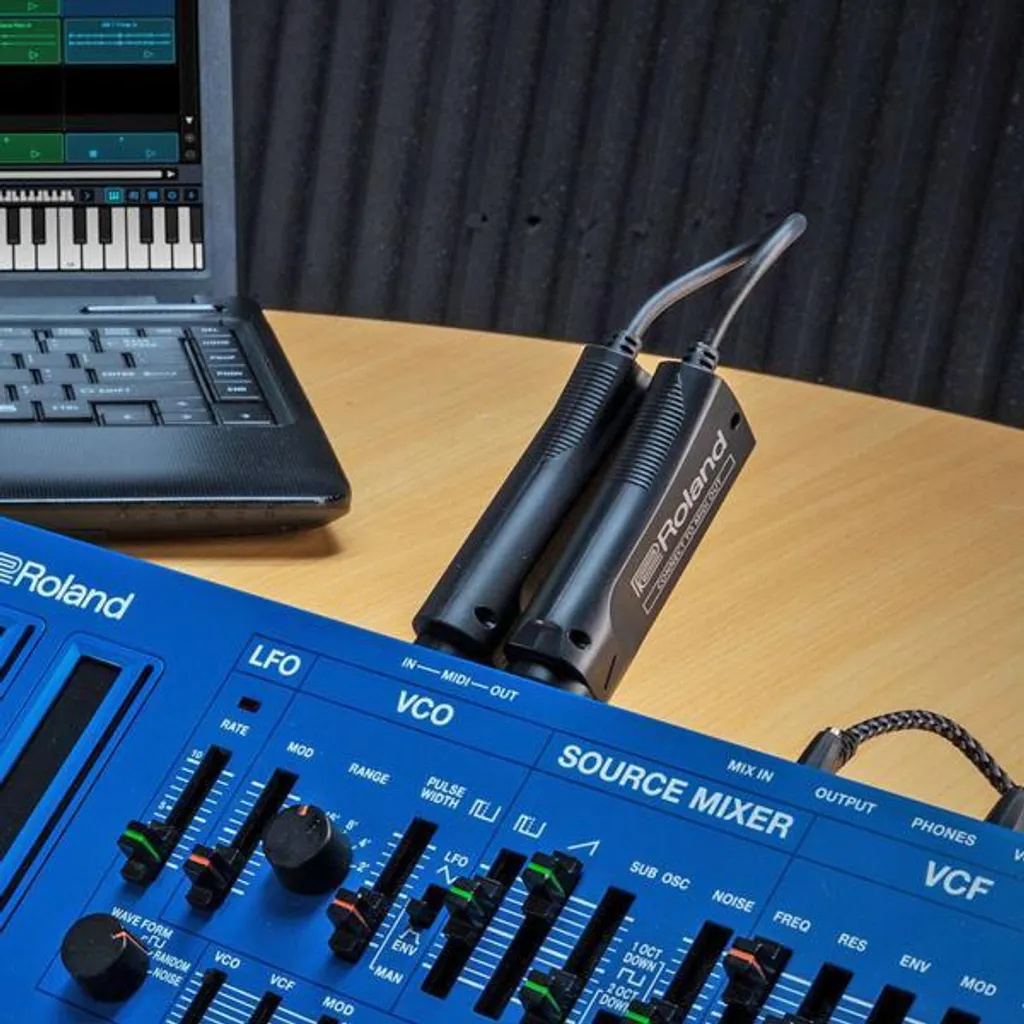 Interface MIDI Bluetooth Roland WM-1 pour instruments et claviers maître