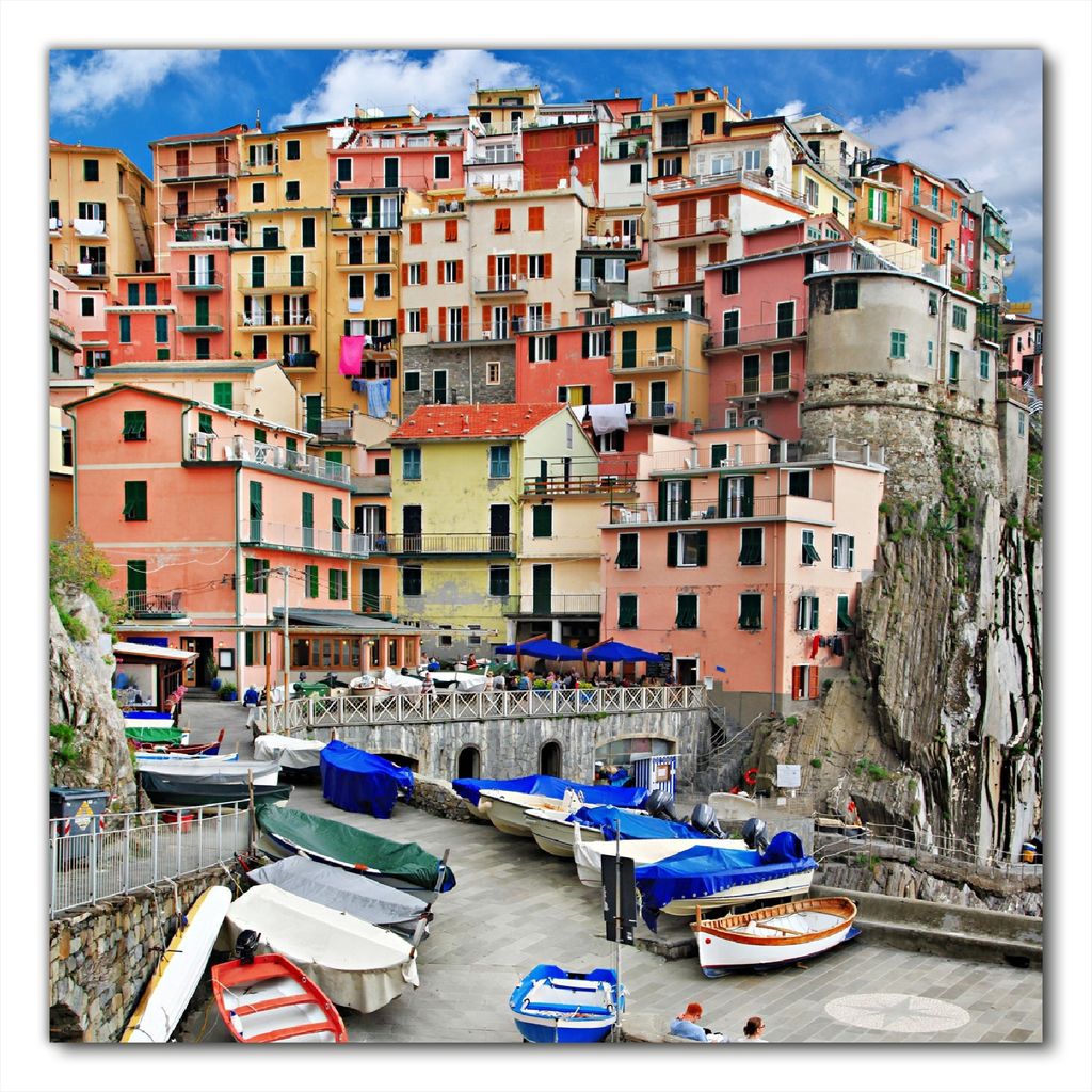 Wallario selbstklebende Möbelfolie/ Tischdecke für Innen und Außen, Größe: 70 x 70 cm - Bunter Hafen in Italien