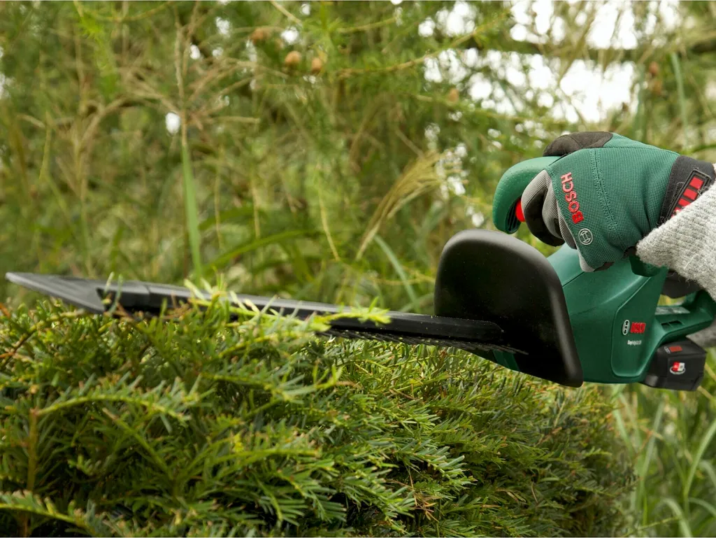 Bosch Easy HedgeCut 18-45 Taille-haies sans fil 18V avec batterie 2.0Ah