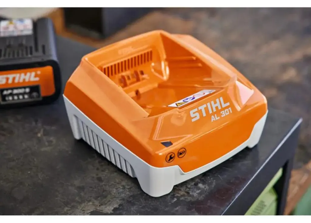 Stihl AL 301 Chargeur Rapide pour Batteries Lithium-Ion AK et AP System