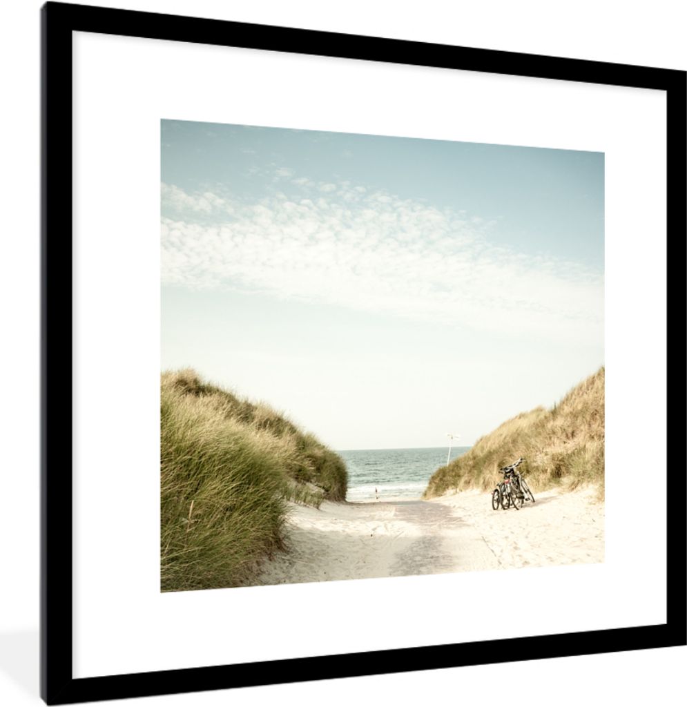 MuchoWow MuchoWow Gerahmtes Poster Strand - Fahrrad - Wolken 40x40 cm - Poster mit zchwarzem Bilderrahmen - Poster - Plakat im Rahmen