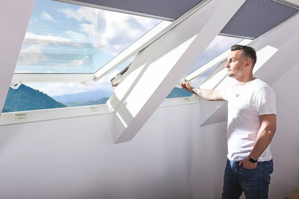 Fakro Schwingfenster PVC PTP-V U3 94x118 cm mit Produktbild 