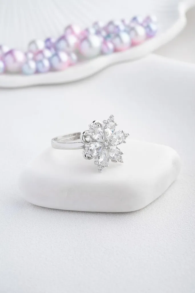 Anneau Ajustable en Argent pour Femme avec Fleur de Camélia Mobile