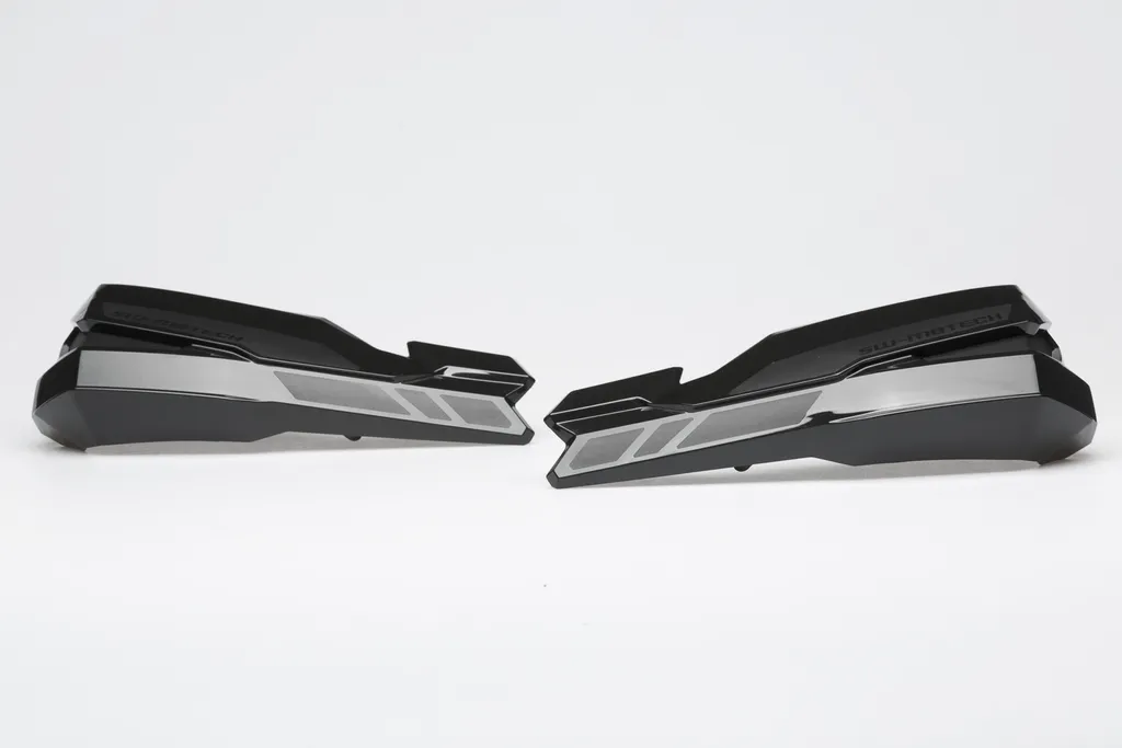 Coques KOBRA Noires Résistantes aux Chocs SW-MOTECH Vendues par Paire