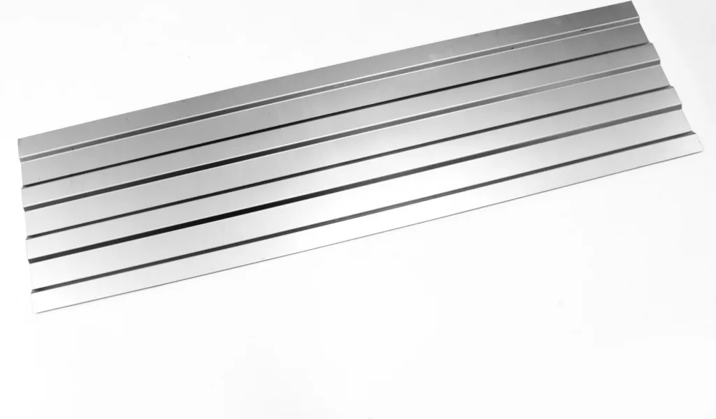 Réparation plancher bas VW T3 - Tôle de fond 1 mm espace chargement