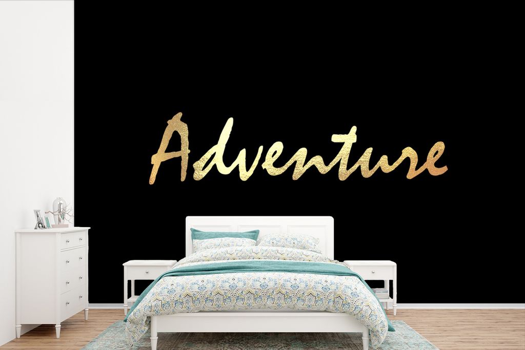MuchoWow Fototapete für Wohnzimmer oder Schlafzimmer Wandtapete Vinyl Motivtapete Zitat - Abenteuer - Gold - 390x260 cm - Papiertapete