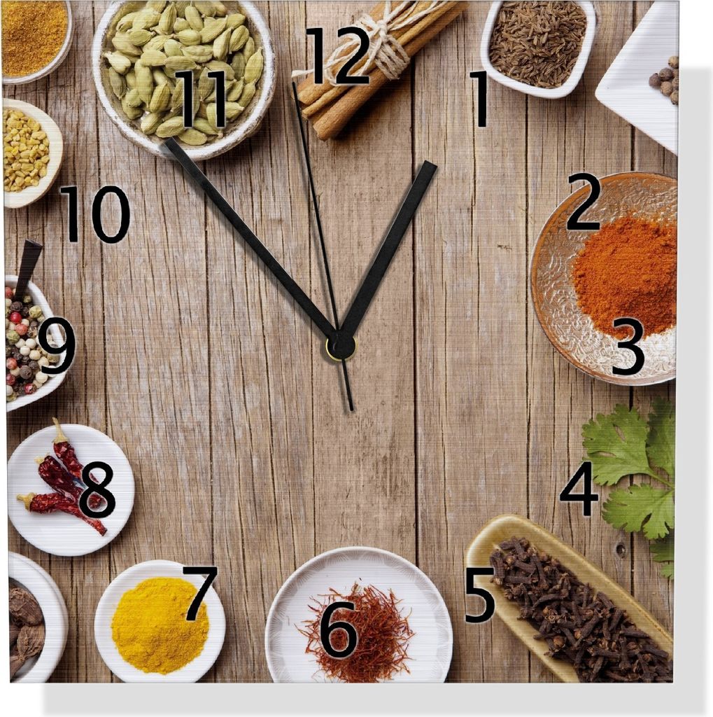 Wallario Design Wanduhr Gewürze in Schüsseln auf einem alten Holztisch in der Küche aus Aluverbund, Größe 30 x 30 cm