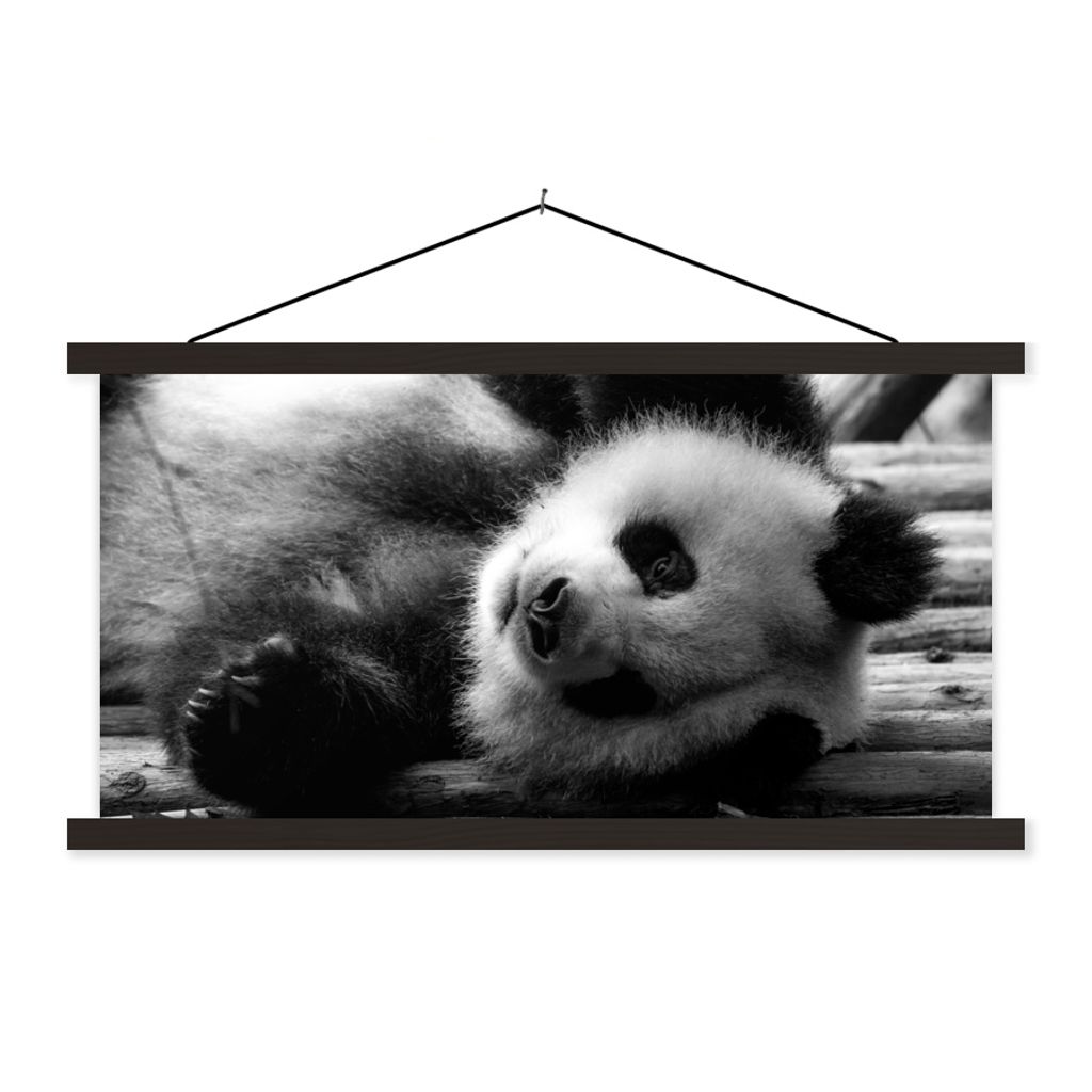 MuchoWow Textilposter Tierprofil rollenden Panda in schwarz und weiß 150x75 cm mit schwarzem Rahmen - Posterleiste