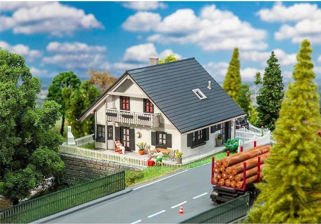 Faller 130640 - 1/87 / H0 Saniertes Einfamilienhaus - Neu Produktbild 