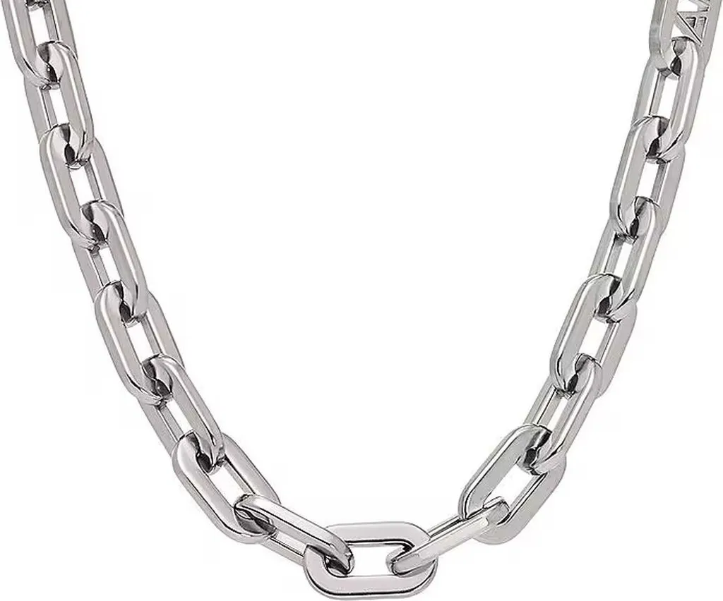 Collier noir Armani Exchange AXG0116040 : un bijou durable qui ne ternit pas