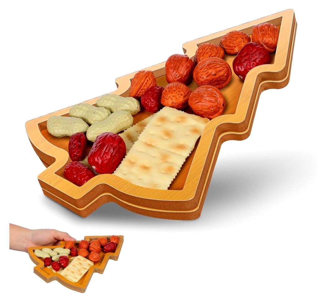 Weihnachtliches Holztablett in Baumform mit Wichtel-Motiv