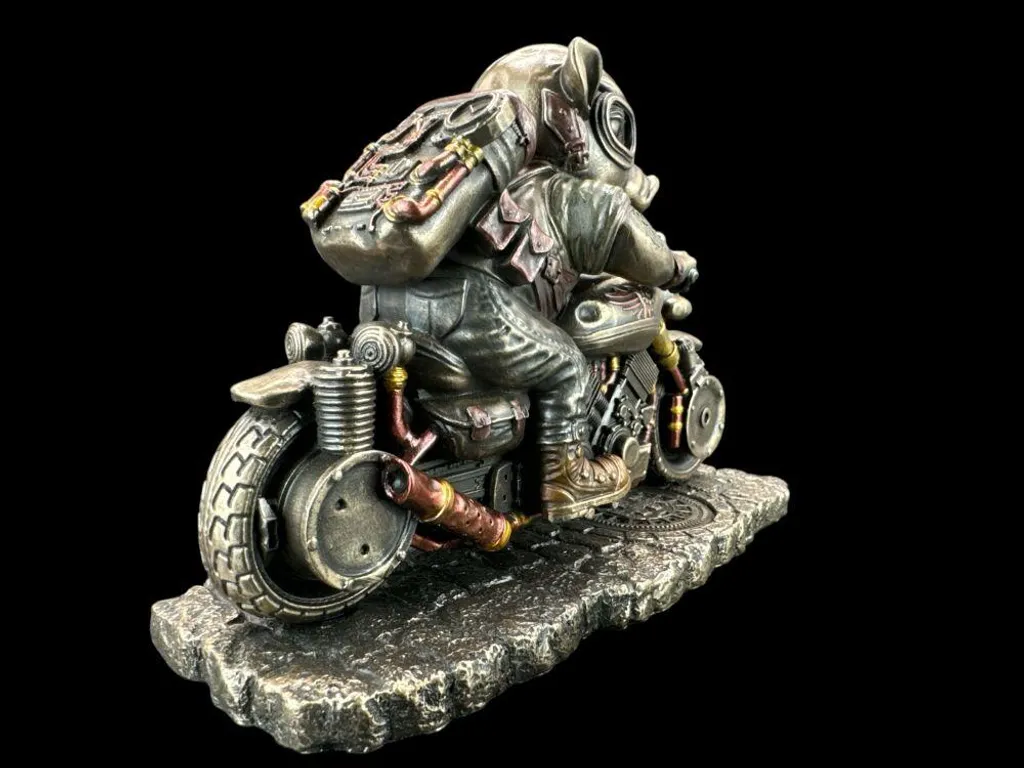 Figurine Moto Steampunk en Résine - Cochon Biker aux Détails Mécaniques - 9