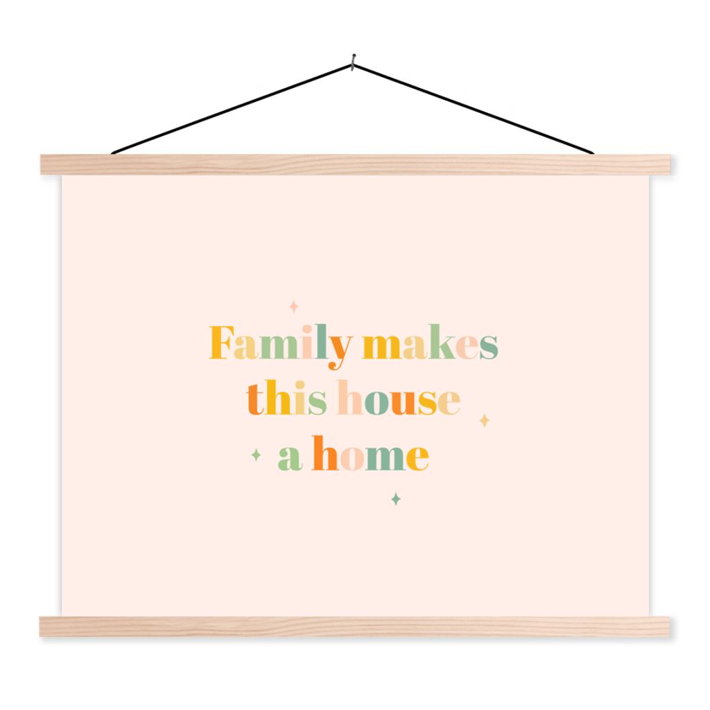 MuchoWow Textilposter Zitate - Die Familie macht aus dem Haus ein Zuhause - Sprichwörter - Familie 40x30 cm mit holzfarbenen Rahmen - Bilder