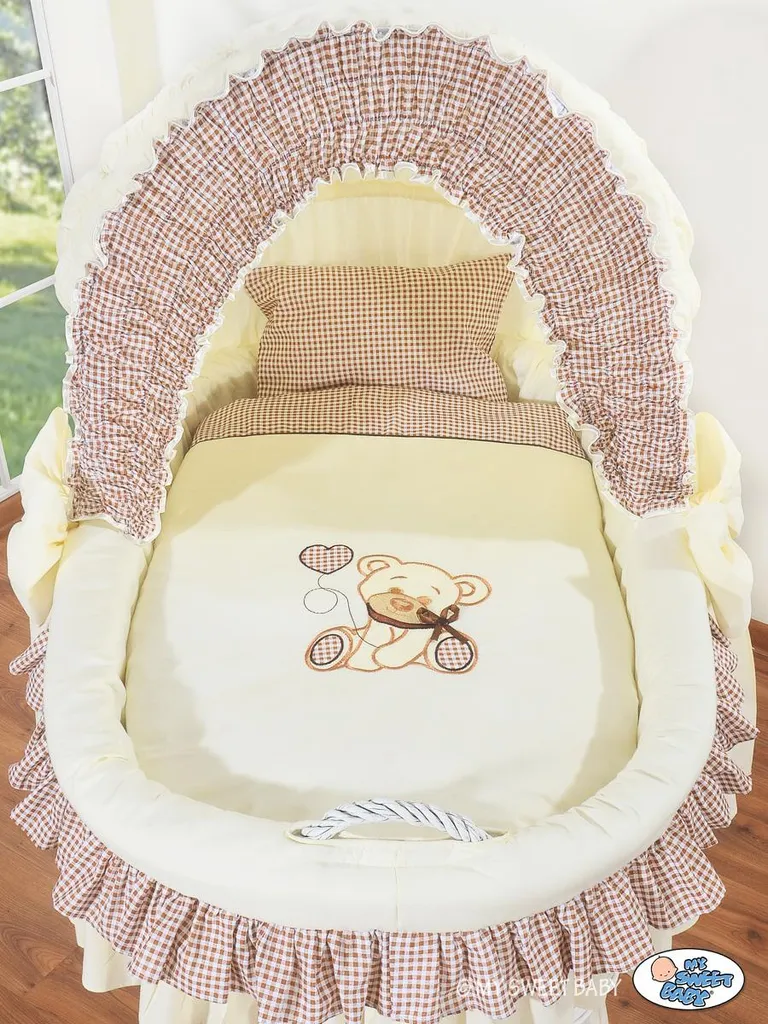 Lit bébé mobile en osier blanc idéal pour cododo et siestes au salon