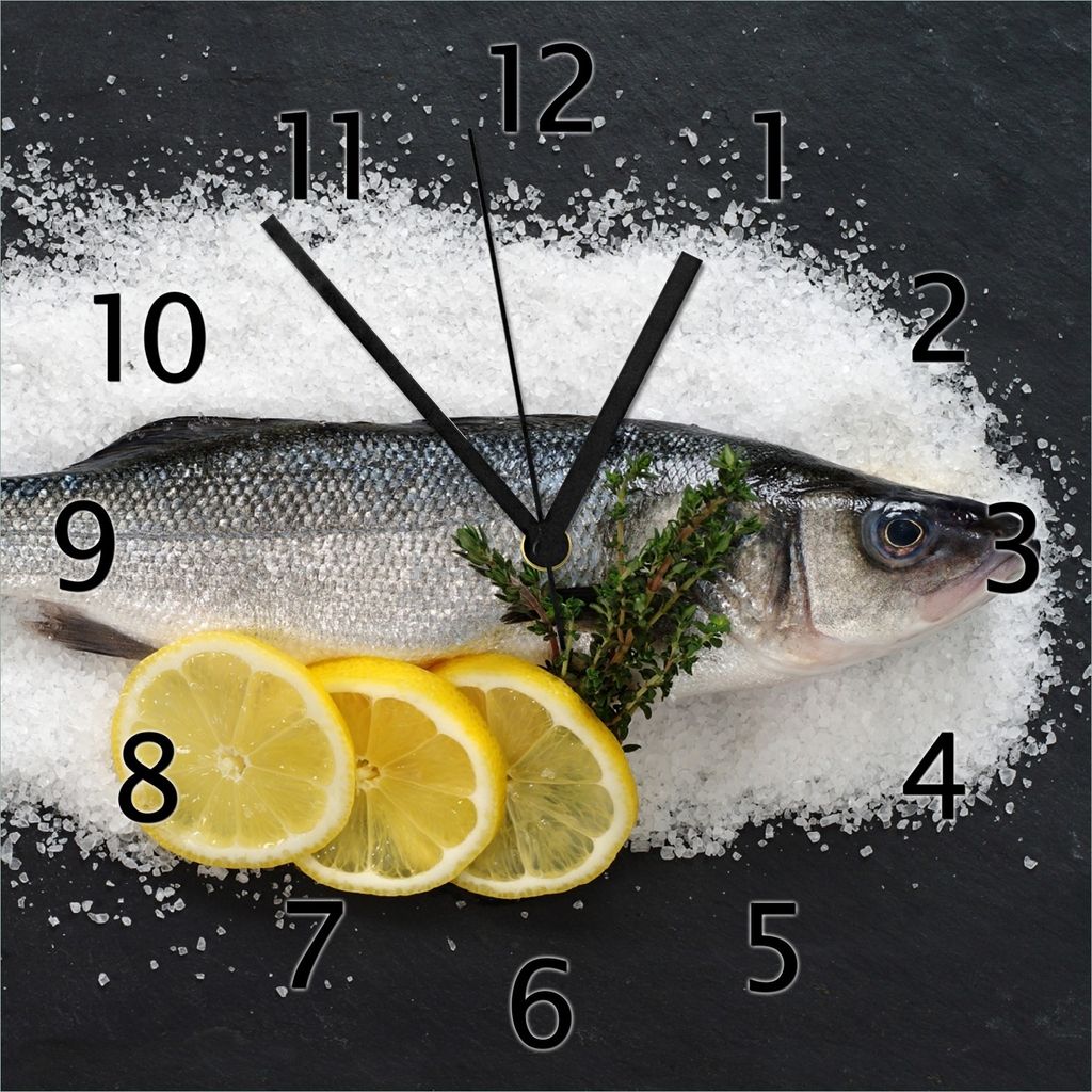 Wallario Design Wanduhr Fischmenü - Frischer Fisch auf Salz mit Zitronen aus Echtglas, Größe 30 x 30 cm
