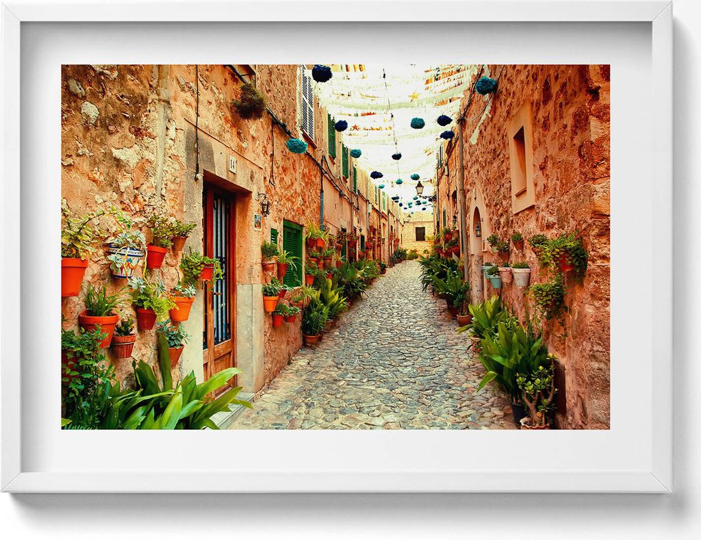Straße in dem Dorf Valldemossa– Wandbild mit Rahmen – Gerahmtes Bild – Wanddekoration – 70x50 cm – Schwarz Rahmen