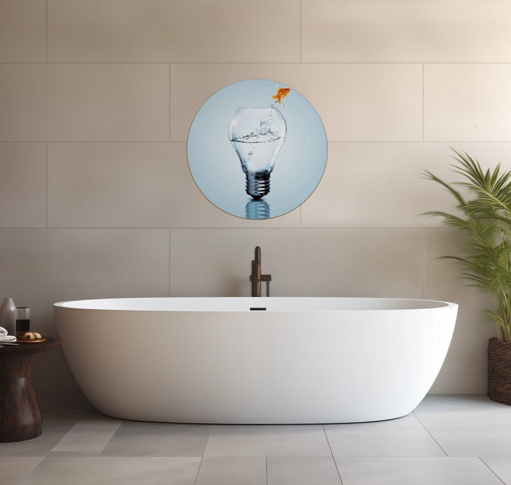 Wallario wasserfestes Poster selbstklebend 60 x 60 cm, Goldfisch springt aus Aquarium, Badezimmerposter Spritzschutz mit Hochglanzoberfläche in Gl...