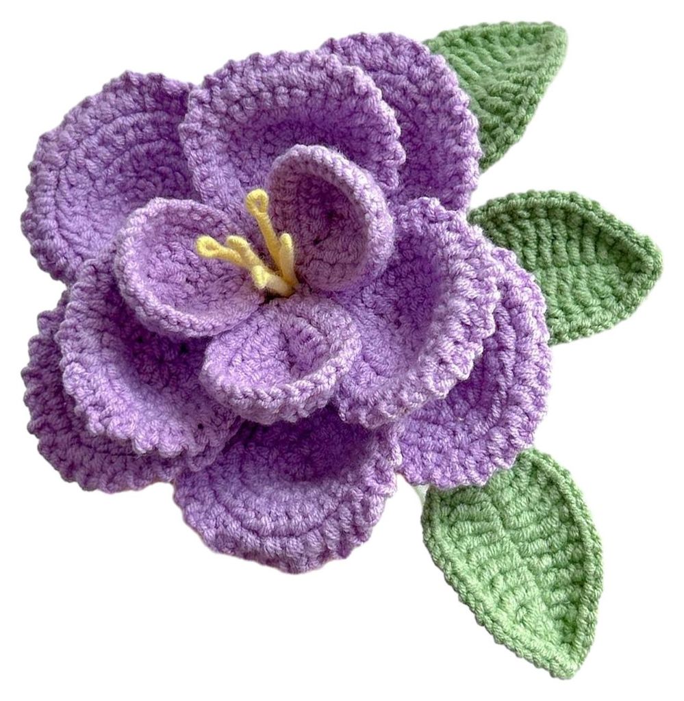 Handgehäkelter Pfingstrosenstrauß aus gestrickter Baumwolle mit Blättern und langem Stiel – ideal als Hochzeits-, Wohn- oder Geburtstagsgeschenk.