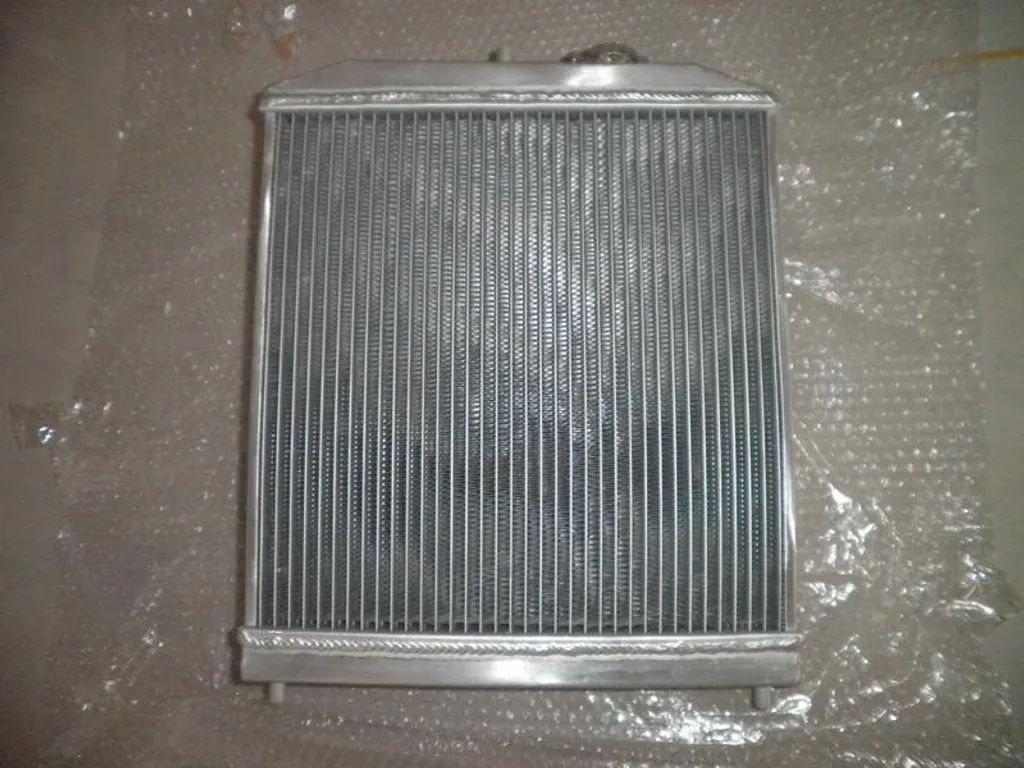 Radiateur Aluminium 350x358x52mm pour Voitures Compactes 1992-2000
