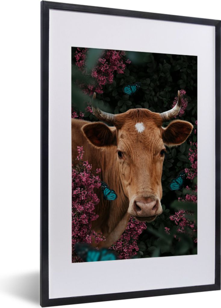 MuchoWow MuchoWow Gerahmtes Poster Kuh - Blumen - Schmetterlinge - Porträt 40x60 cm - Poster mit zchwarzem Bilderrahmen - Poster in Rahmen