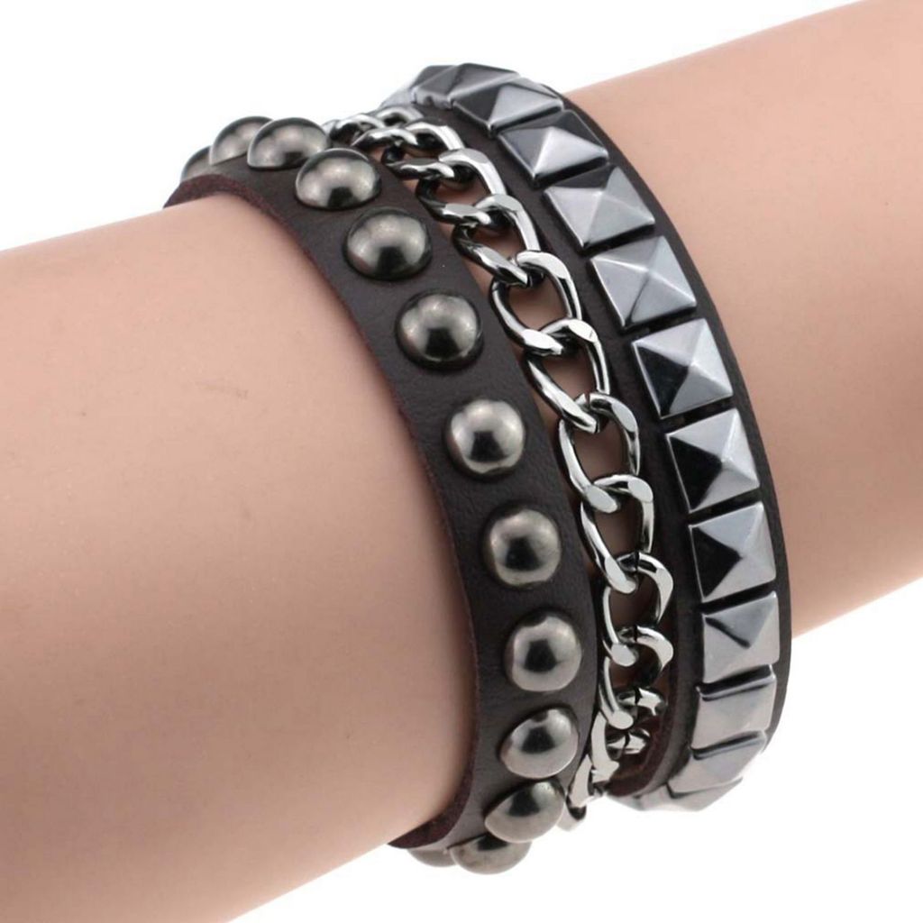 Mehrschichtiges Punk-Rock-Nieten-Armband für Damen, mit Nieten besetztes Kunstleder-Metallkettenarmband-Dunkler Kaffee