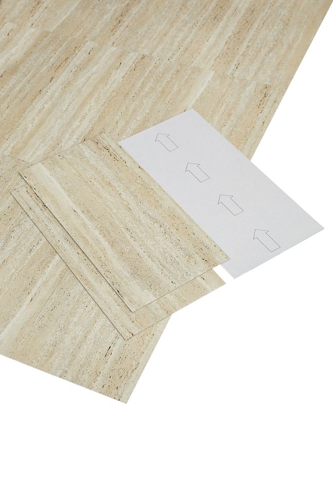 Vinylboden mit selbstklebender Rückseite in Marmoroptik Beige.