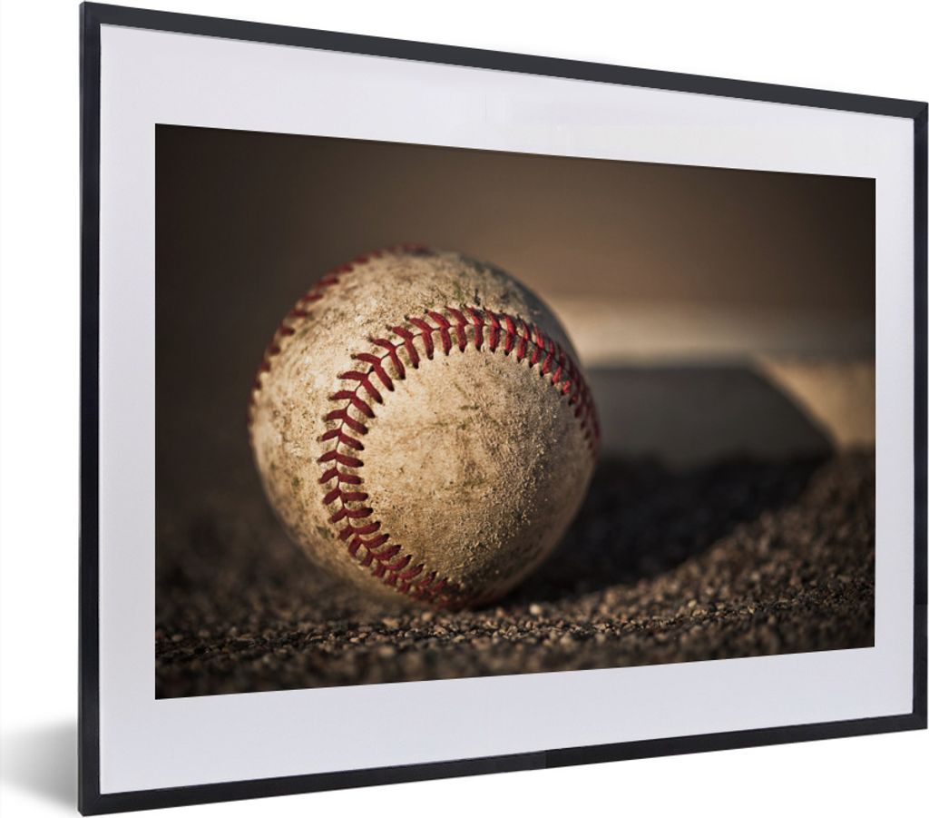 MuchoWow MuchoWow Gerahmtes Poster Getragener klassischer Baseball 40x30 cm - Poster mit zchwarzem Bilderrahmen - Bilderrahmen - Poster im Rahmen