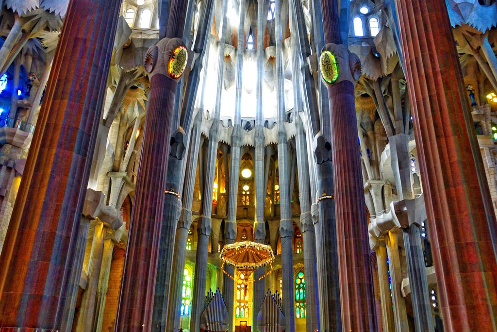 hansepuzzle 13863 - Sagrada Familia Puzzle, 2000 Teile, Gebäude, 90,0 x 60,0cm mit hochwertiger Aufbewahrung, Kartonbox & Beutel