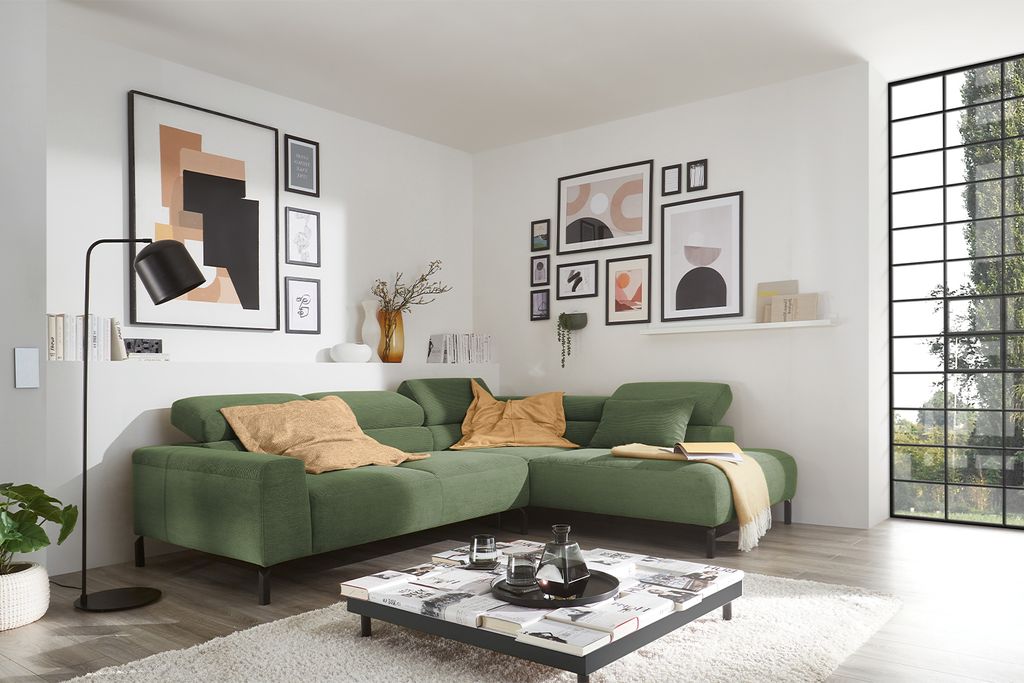KAWOLA Sofa DELIA Ecksofa Feincord olivgrün mit motorischem Sitzvorzug Recamiere rechts