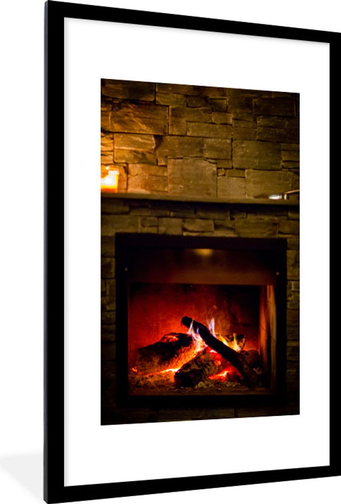 MuchoWow Gerahmtes Poster Kamin mit rotem Licht 60x90 cm - Poster mit Schwarzem Bilderrahmen Wandposter Rahmen Foto Bilder - Dekoration - Wandpos...
