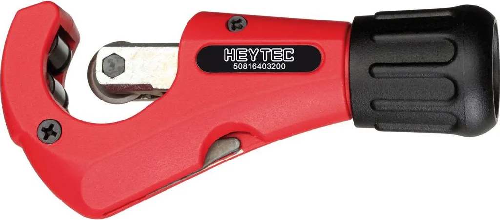 Coupe-tube télescopique idéal pour couper les tuyaux dans les recoins