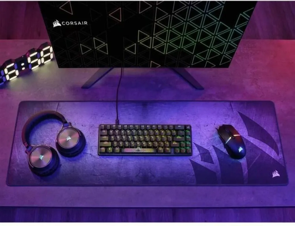 Clavier Corsair K65 PRO MINI pour éviter le manque de place de souris