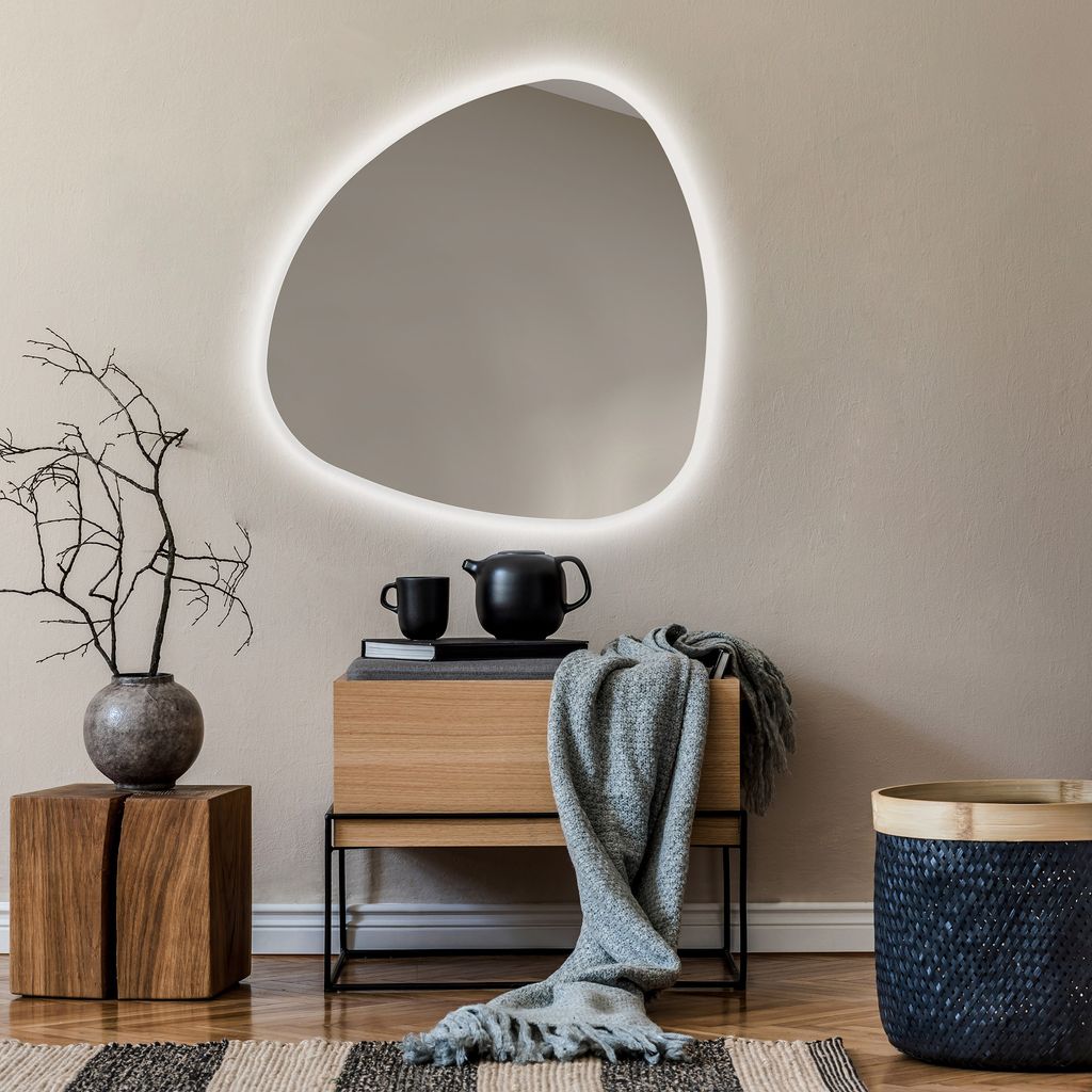 Unregelmäßiger asymmetrischer Spiegel mit LED Beleuchtung Produktbild 