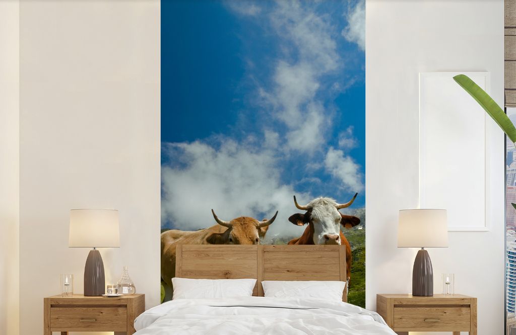 MuchoWow Fototapete für Wohnzimmer oder Schlafzimmer Wandtapete Vinyl Motivtapete Alpen - Kühe - Gras - 120x240 cm - Hintergrundbild