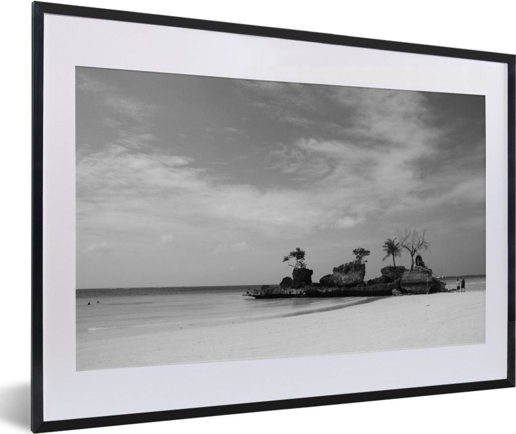 MuchoWow MuchoWow Gerahmtes Poster Klares blaues Wasser vor der Insel Boracay - schwarz und weiß 60x40 cm - Poster mit zchwarzem Bilderrahmen ...