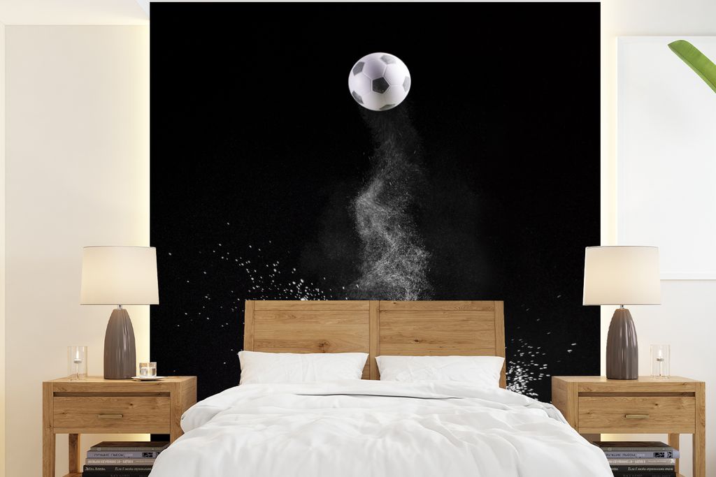 MuchoWow Fototapete für Wohnzimmer oder Schlafzimmer Wandtapete Vinyl Motivtapete Ein Fußball macht eine Staubwolke - 240x260 cm - Tapezier Papier