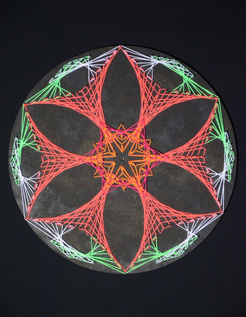 PSYWORK Schwarzlicht 2D StringArt Kreis Fluo Flower, 40cm UV-aktiv Neonparty