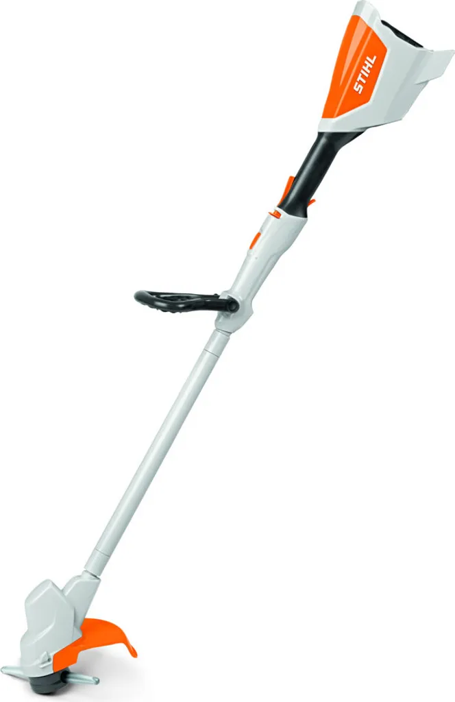 Débroussailleuse Stihl pour ronces et herbes hautes en terrain sauvage