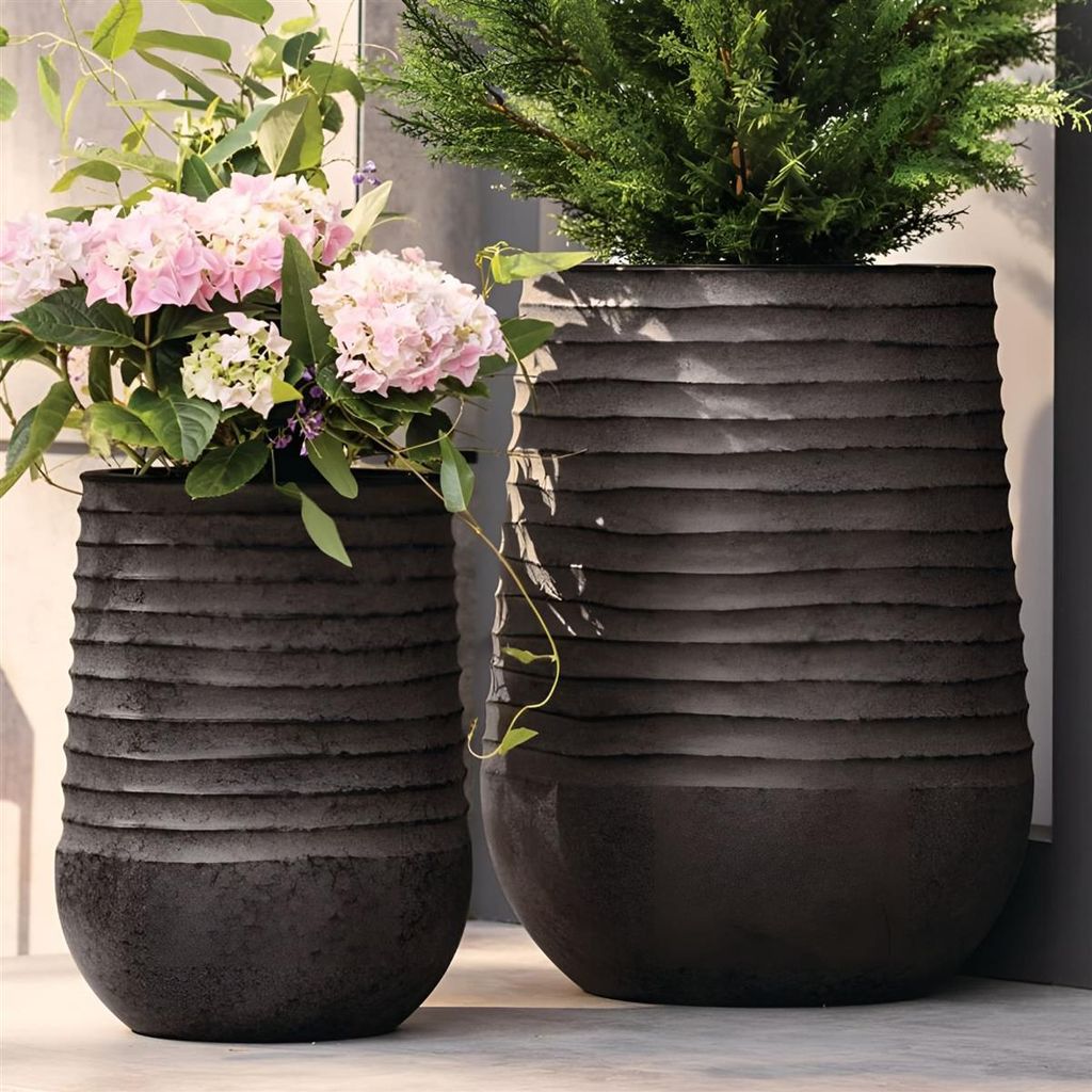 2x Übertopf "Waves" aus Kunststoff, schwarz, Blumentopf rund mit Patina in braun / grau, 37 + 51 cm hoch, Indoor & Outdoor Blumenkübel, Pflanzentopf