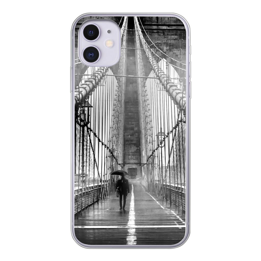 MuchoWow Handyhülle Schutzhülle Hülle für iPhone 11 Brooklyn Bridge während des Regens in Schwarz und Weiß Silikon Softcase Handy Hülle - ...