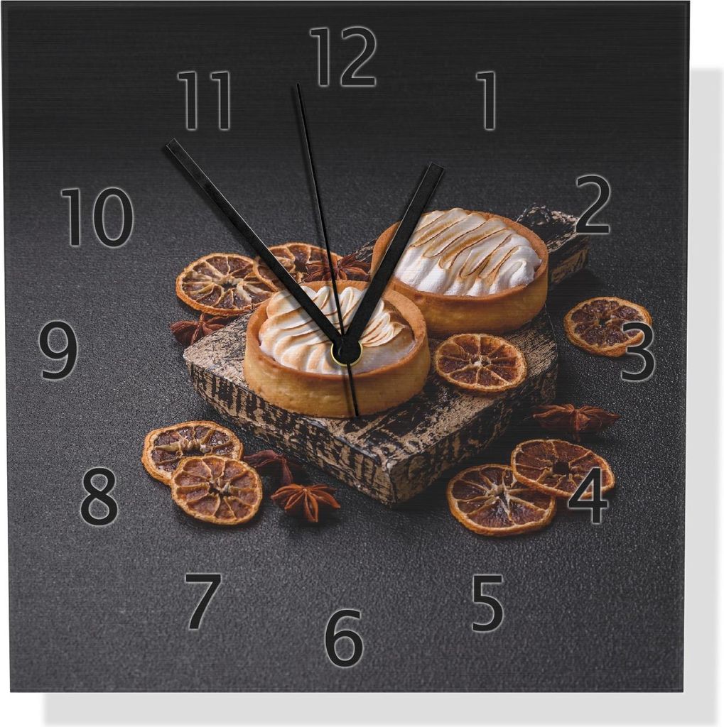 Wallario Design Wanduhr Törtchen auf dunkler Bühne aus Aluverbund, Größe 30 x 30 cm