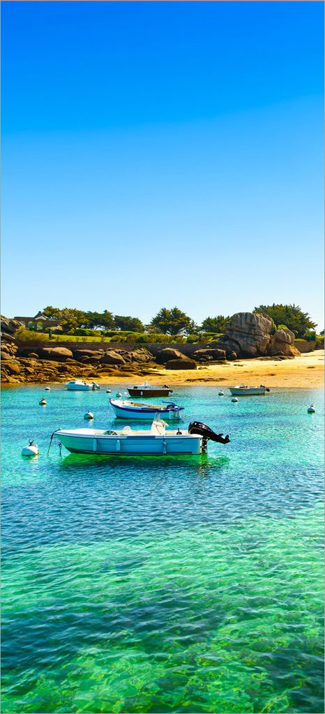 Türtapete Türposter Französische Bucht mit klarem Wasser und Booten - Größe: 93 x 205 cm