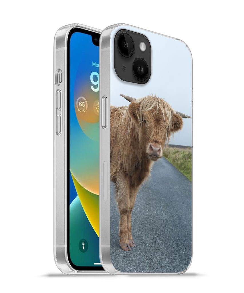 MuchoWow Handyhülle Schutzhülle Hülle für Apple iPhone 14 Plus - Soft case Scottish Highlander - Straße - Gras Silikon Softcase Handy Hülle...